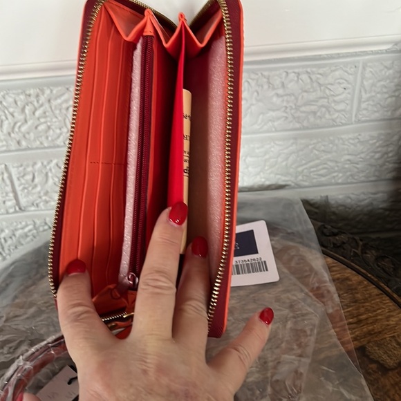 FLORENTINE LARGE ZIP AROUND WRISTLET - Picture 10 of 14